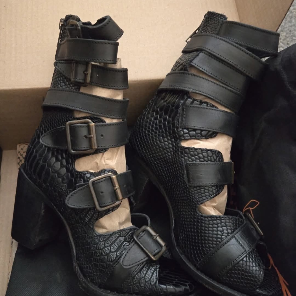 Freebird Black Snake Bonds Size 7